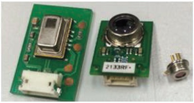 Сравнение размеров термопарной матрицы формата 8x8 Mini с продуктами конкурентов, слева направо: матрица формата 8x8 (конкурент), матрица формата 4x4 (конкурент) и матрица формата 8x8 Mini (Heimann Sensor).